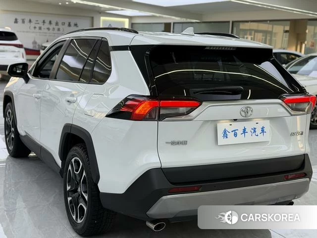 Toyota RAV4 2023 Белый из Китая