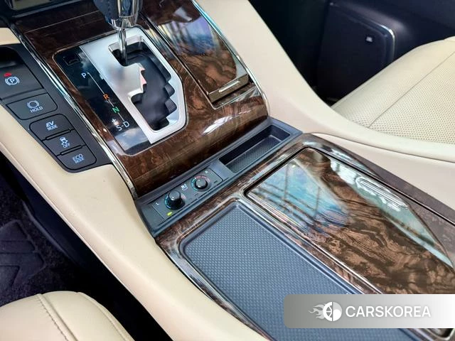Toyota Alphard 2021 Белый из Китая
