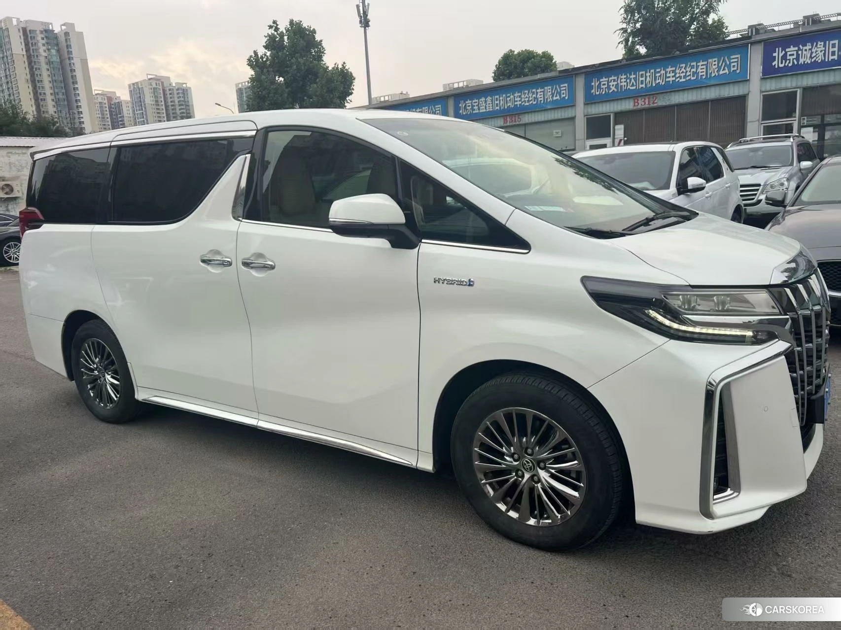 Toyota Alphard 2021 Белый из Китая