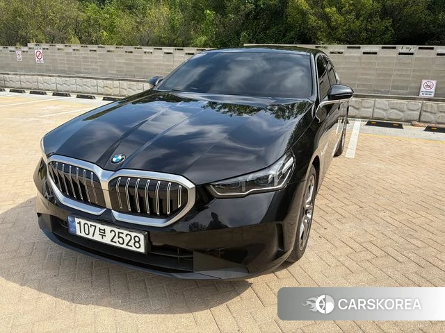 BMW 5 Series (G60) 2024 Черный из Кореи