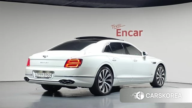 Bentley Flying Spur 3rd Generation 2024 Белый из Кореи