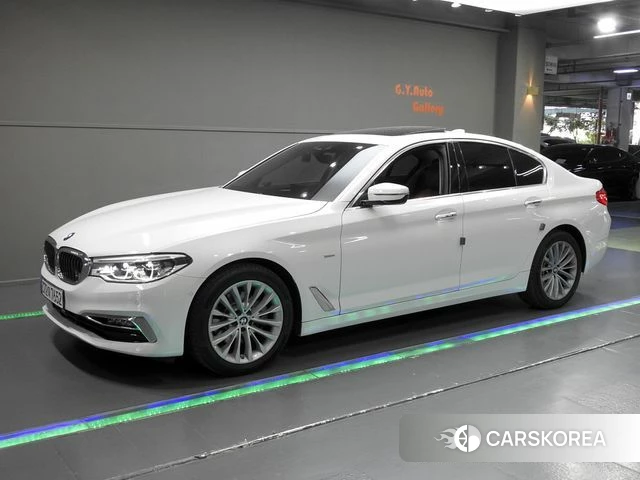 BMW 5 Series (G30) 2018 Белый из Кореи