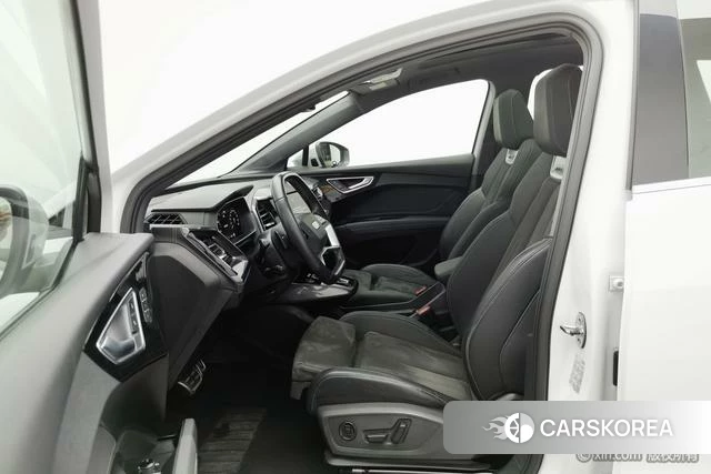 Audi Q4 2023 Белый из Китая