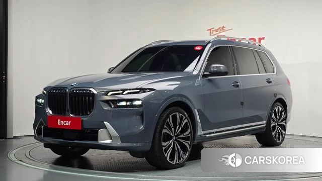 BMW X7 (G07) 2023 Светло-серебряный цвет из Кореи