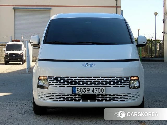 Hyundai Staria 2023 Белый из Кореи