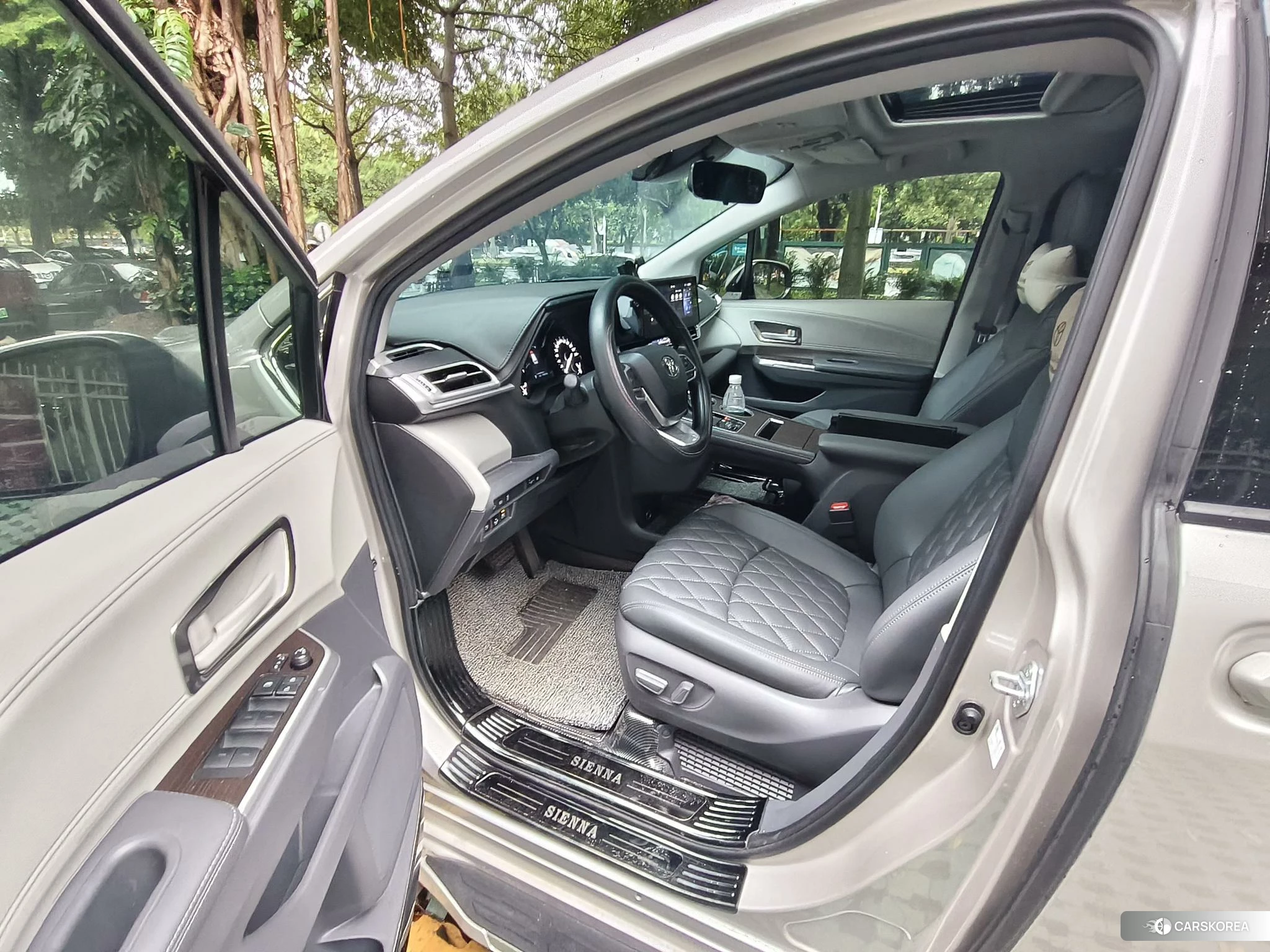 Toyota Sienna 2024 Шампань из Китая