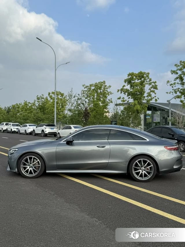 Mercedes-Benz E-Class 2021 Темно-серый из Китая