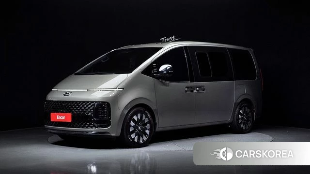 Hyundai Staria 2023 Серебристо-серый из Кореи