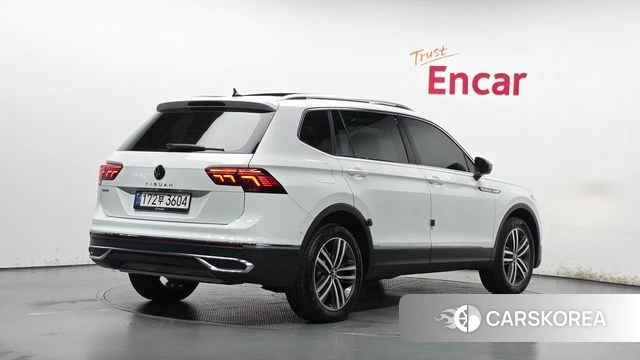 Volkswagen Tiguan Allspace 2024 Белый из Кореи
