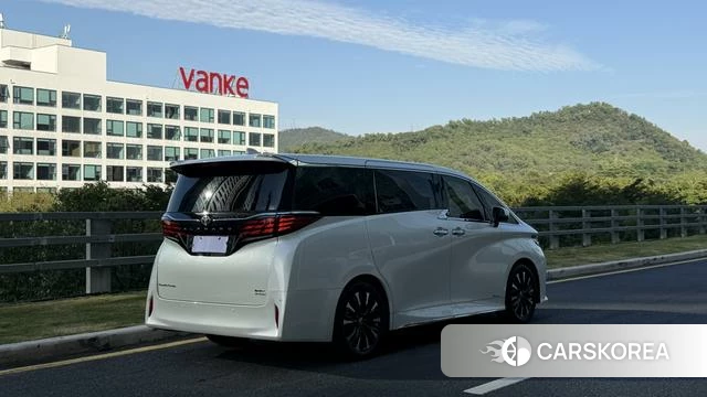 Toyota Alphard 2024 Белый из Китая