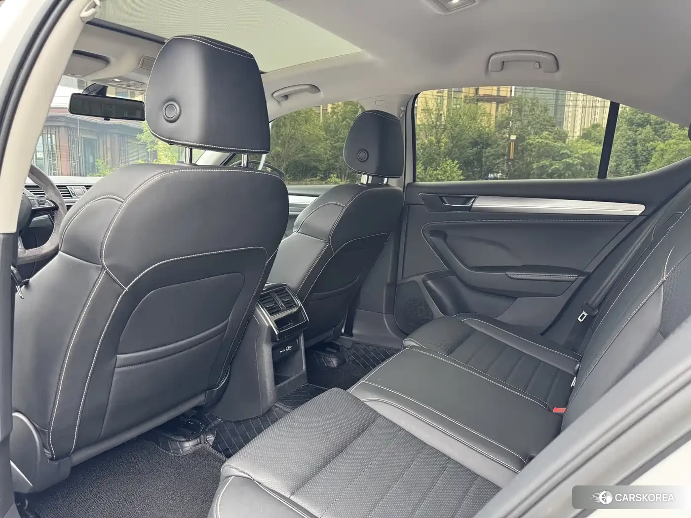 Skoda Superb 2024 Белый из Китая