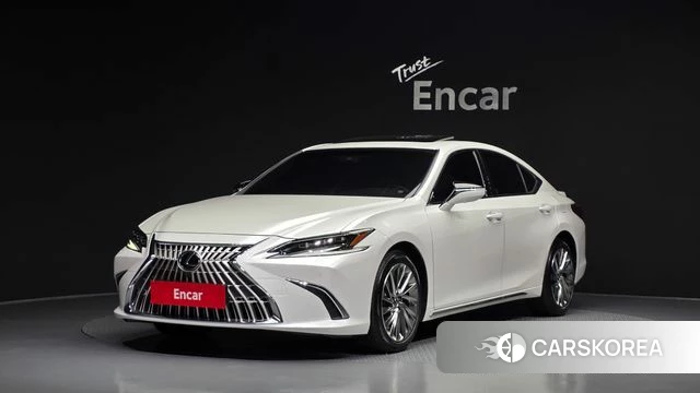 Lexus ES300h 7th generation 2025 Белый из Кореи