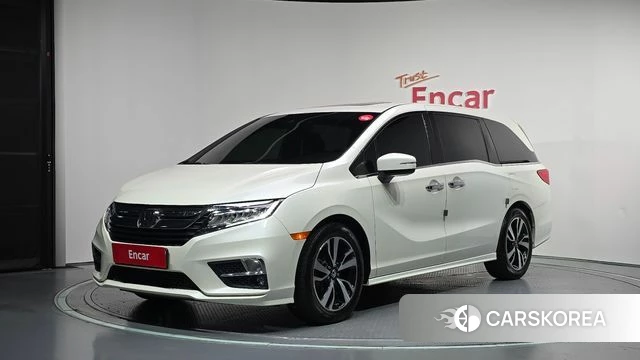 Honda Odyssey 2018 Белый из Кореи