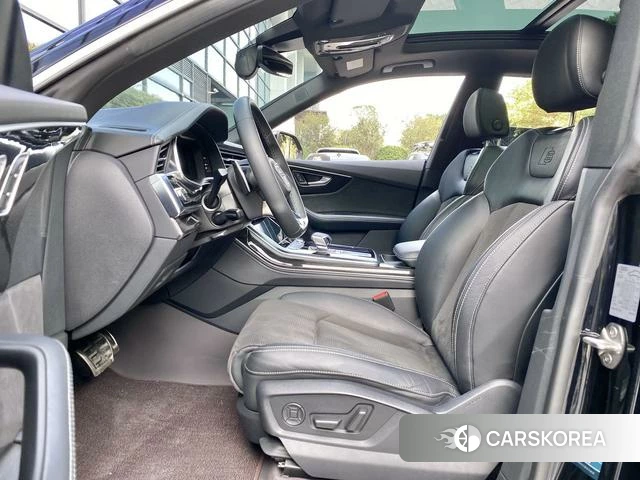 Audi Q8 2021 Черный из Китая