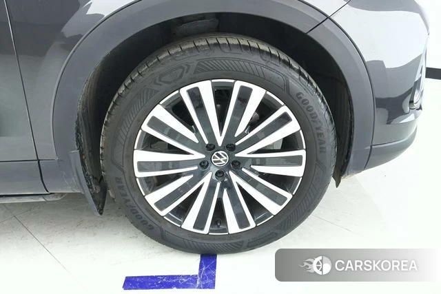 Volkswagen Tavendor 2023 Черный из Китая