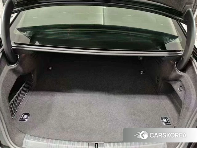 Audi A6L 2022 Черный из Китая