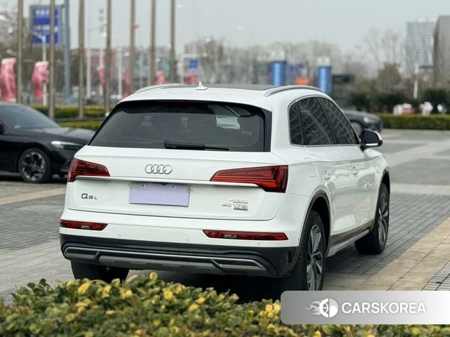 Audi Q5L 2021 Белый из Китая