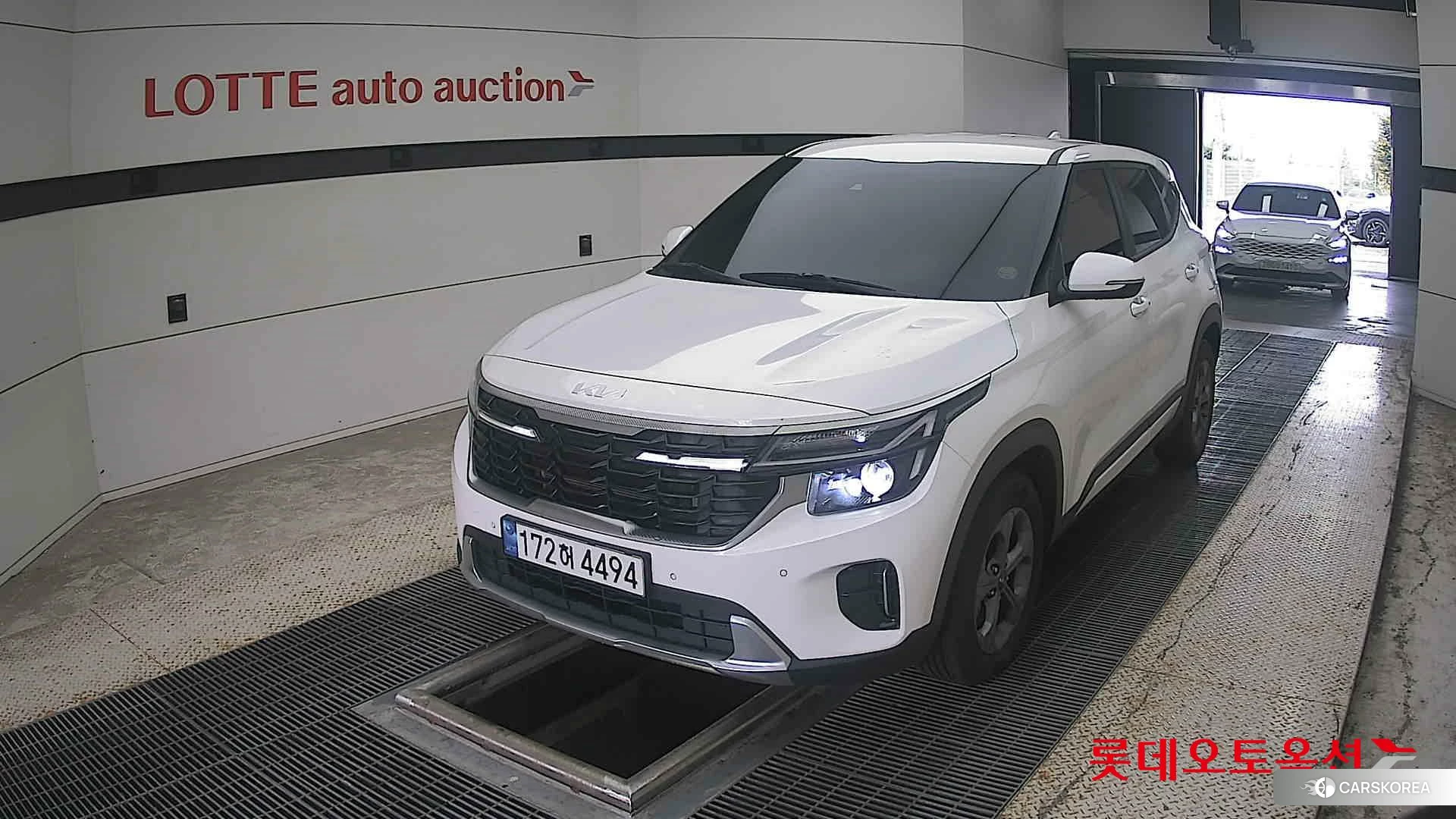 Kia Seltos 2023 Snow White Pearl (optional) из Кореи