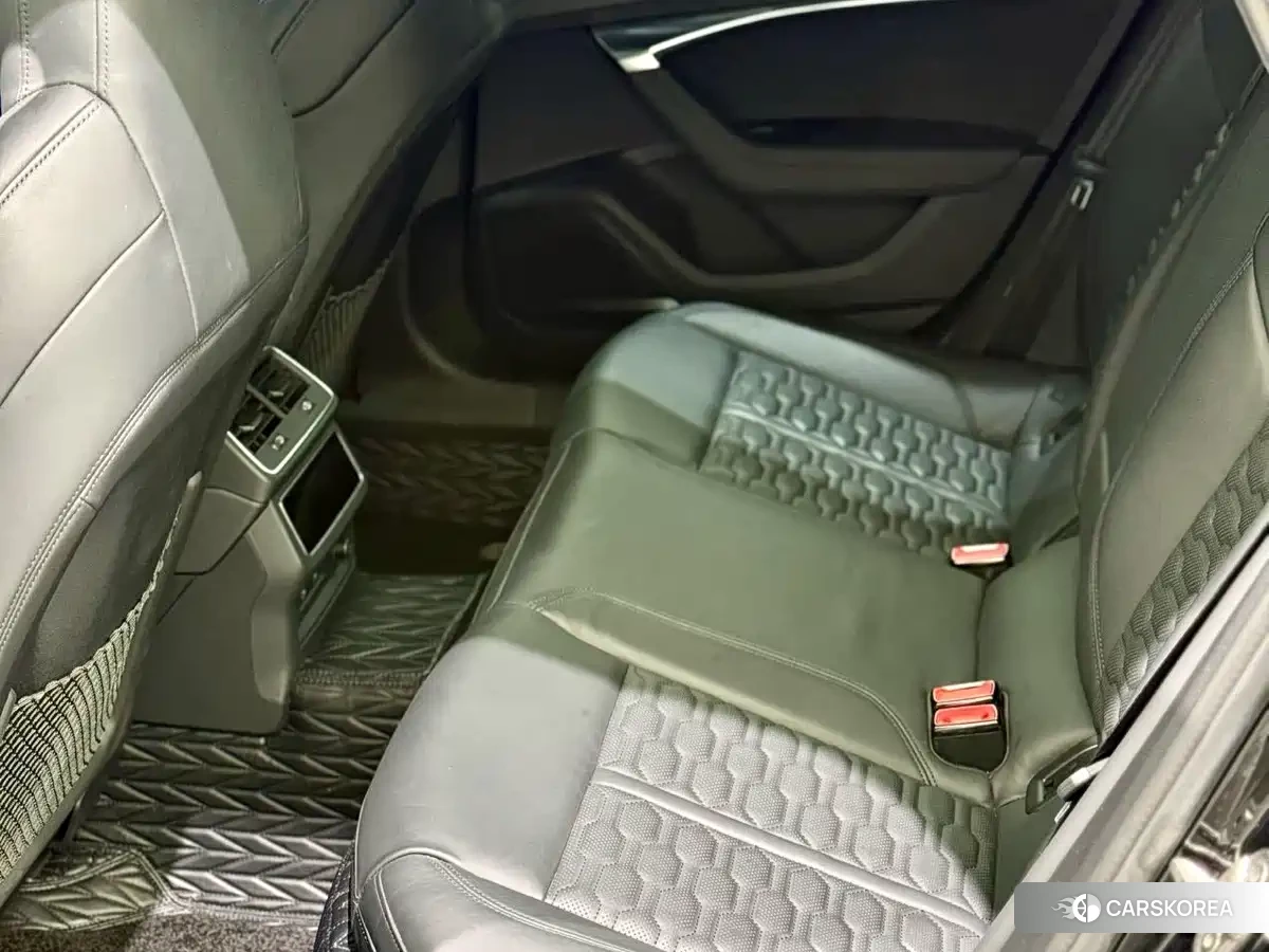 Audi RS 6 2025 Черный из Китая