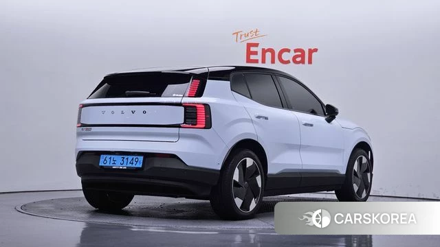 Volvo EX30 2025 Светло-серебряный цвет из Кореи
