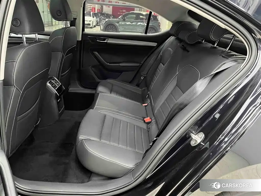 Skoda Superb 2024 Черный из Китая