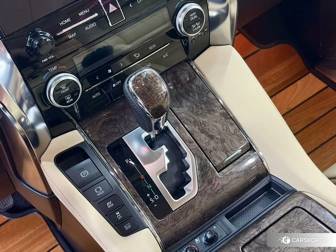 Toyota Vellfire 2021 Белый из Китая