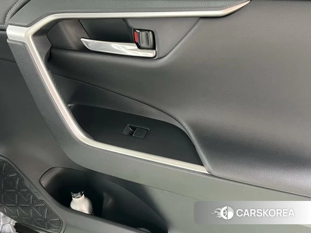 Toyota RAV4 2021 Белый из Китая