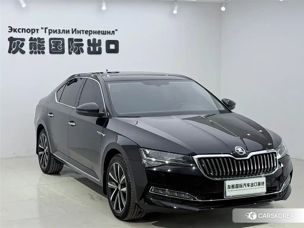 Skoda Superb 2023 Черный из Китая