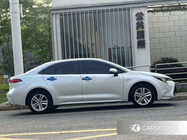 Toyota Levin 2021 Белый из Китая