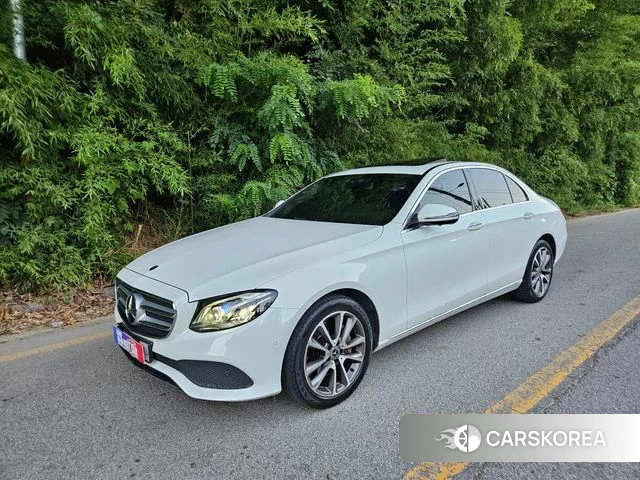 Mercedes-Benz E-Class W213 2019 Белый из Кореи