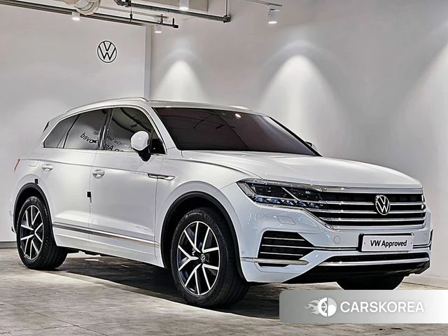Volkswagen Touareg 3rd generation 2023 Белый из Кореи