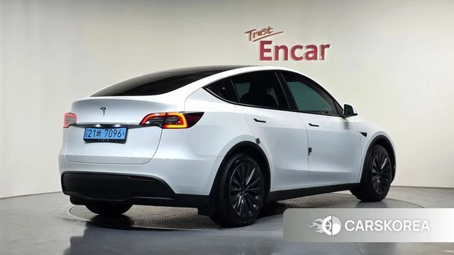 Tesla Model Y 2023 Белый из Кореи