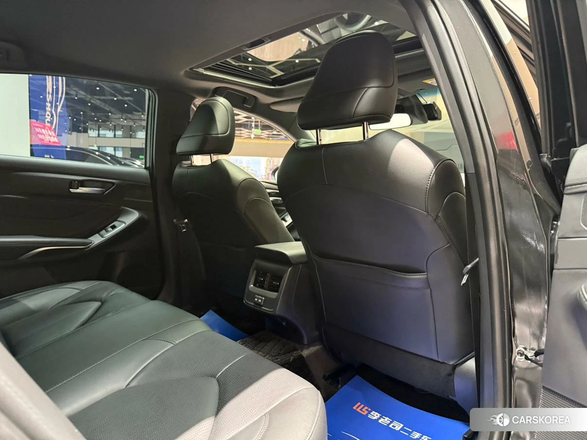 Toyota Avalon 2023 Черный из Китая