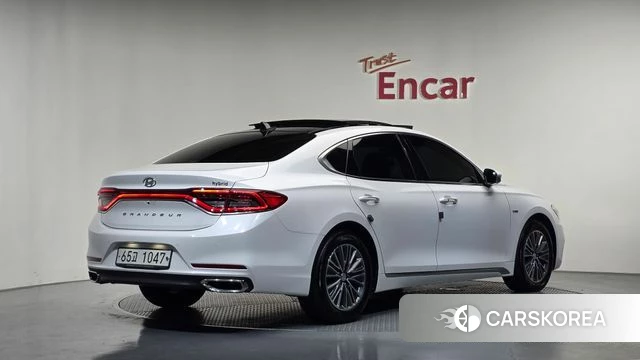 Hyundai Grandeur IG Hybrid 2018 Белый из Кореи