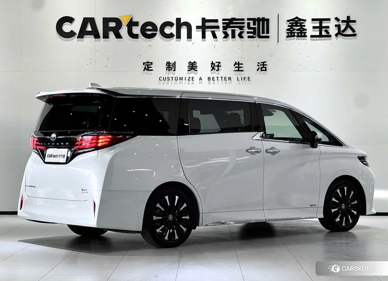 Toyota Alphard 2023 Белый из Китая
