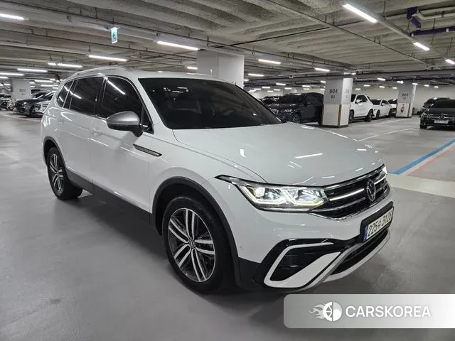 Volkswagen Tiguan Allspace 2022 Белый из Кореи