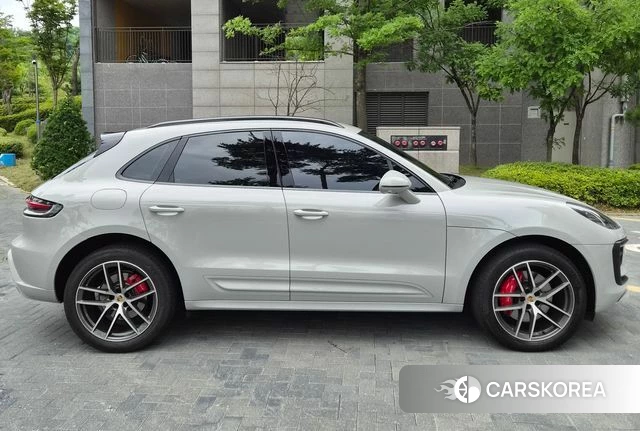 Porsche Macan 2023 Серебристо-серый из Кореи
