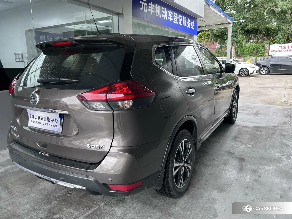 Nissan X-Trail 2020 Коричневый из Китая