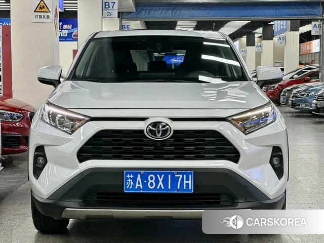 Toyota RAV4 2024 Белый из Китая