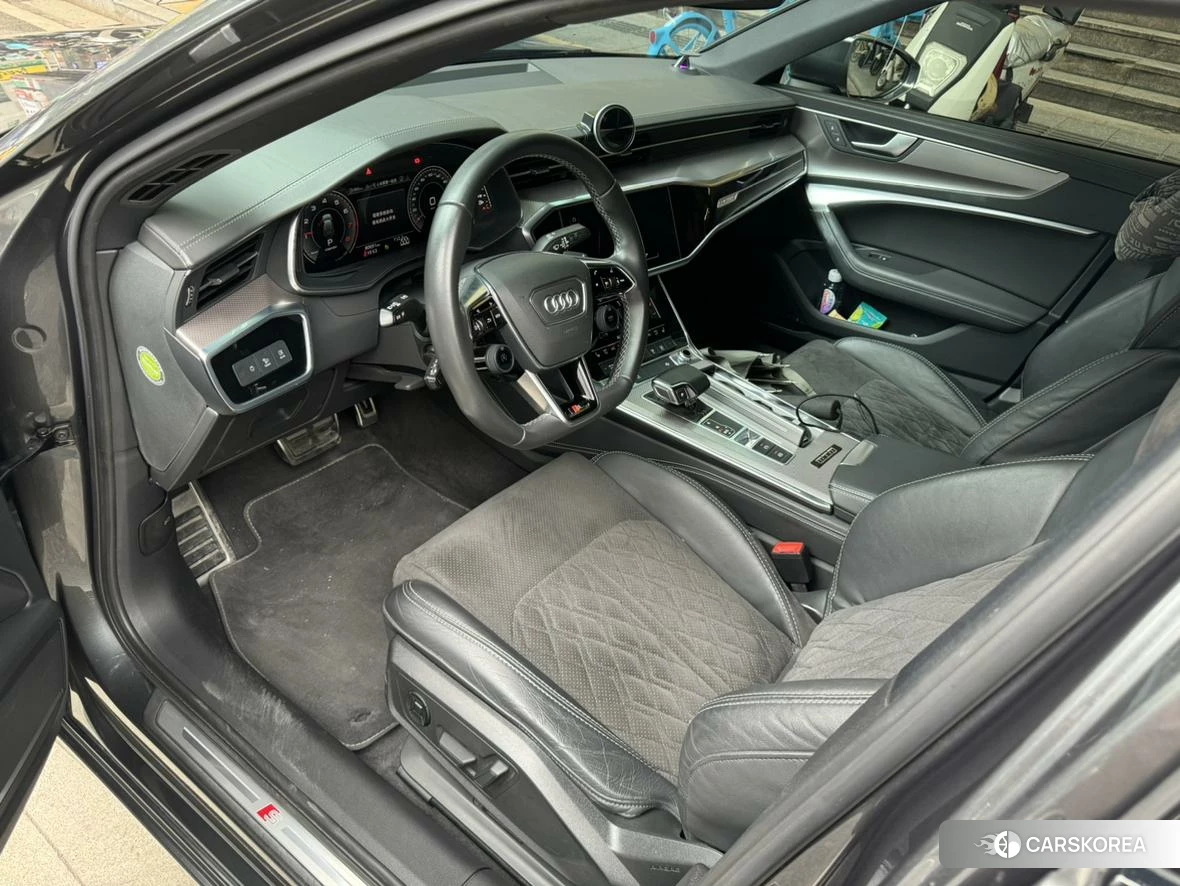 Audi A6L 2020 Темно-серый из Китая