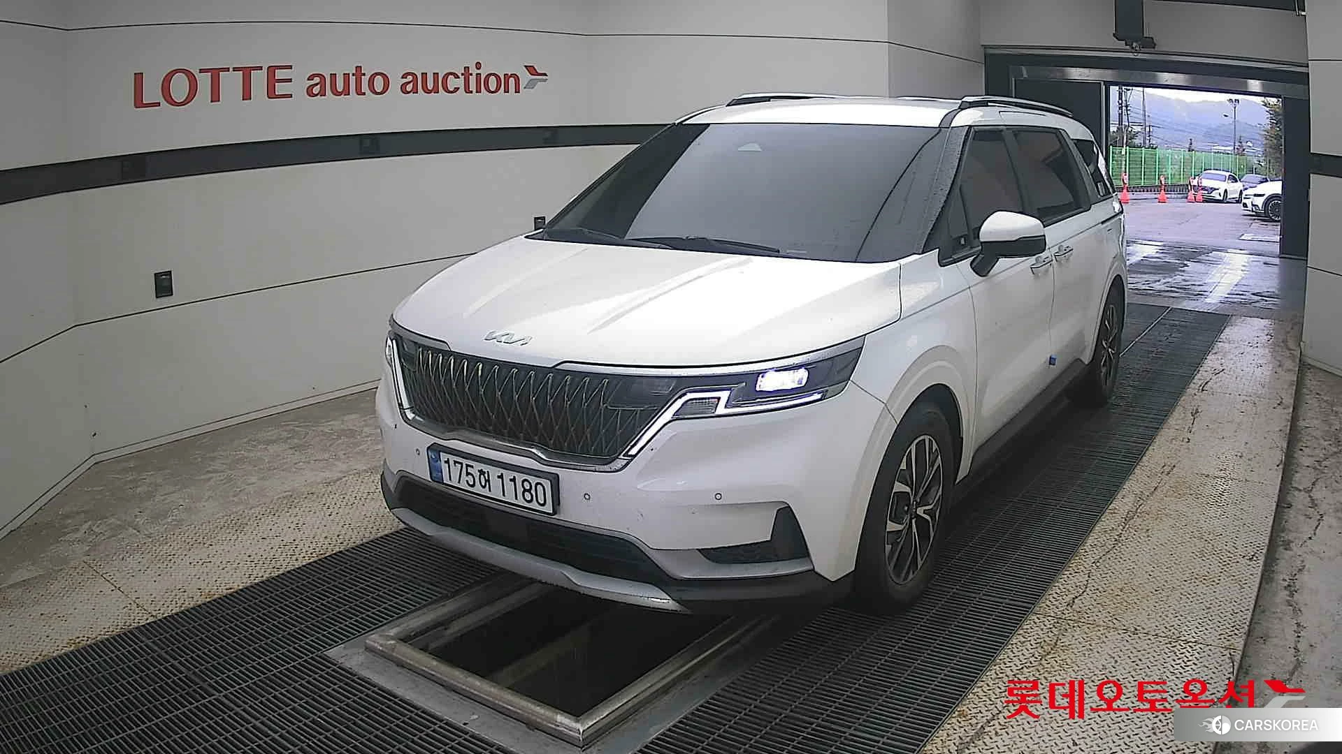 Kia Carnival 2023 Snow White Pearl (optional) из Кореи