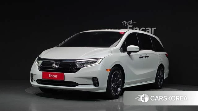 Honda Odyssey 2023 Белый из Кореи