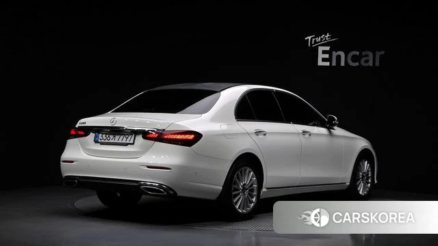 Mercedes-Benz E-Class W213 2021 Белый из Кореи