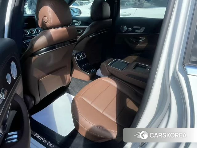 Mercedes-Benz E-Class 2021 Белый из Китая