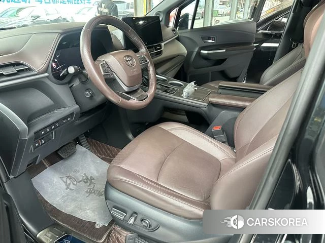 Toyota Granvia 2023 Черный из Китая