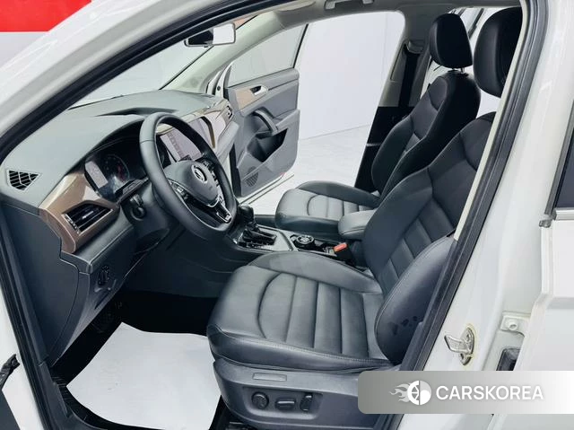 Volkswagen Tharu 2021 Белый из Китая