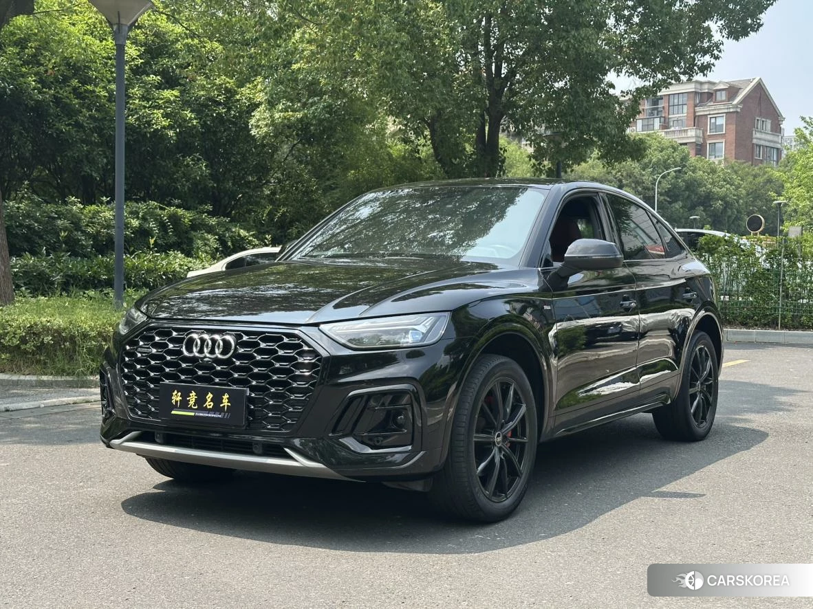 Audi Q5L 2021 Черный из Китая