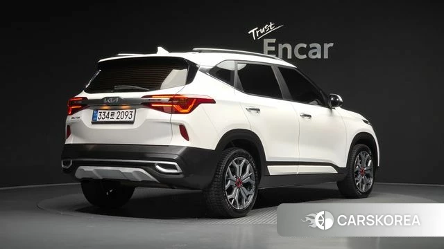 Kia Seltos 2022 Белый из Кореи