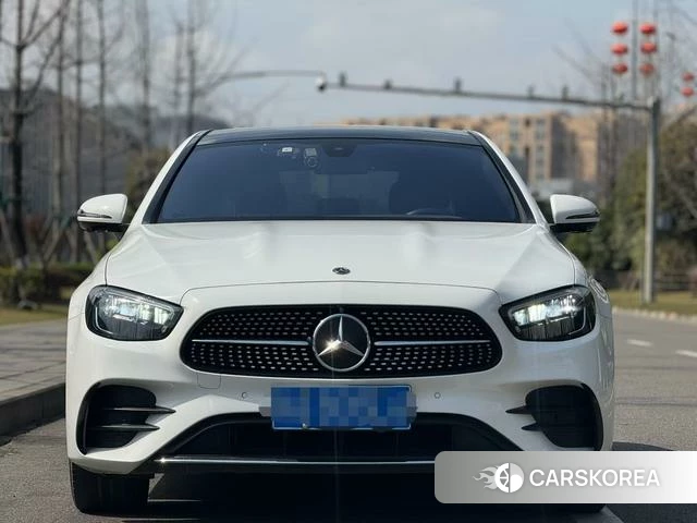 Mercedes-Benz E-Class 2021 Белый из Китая