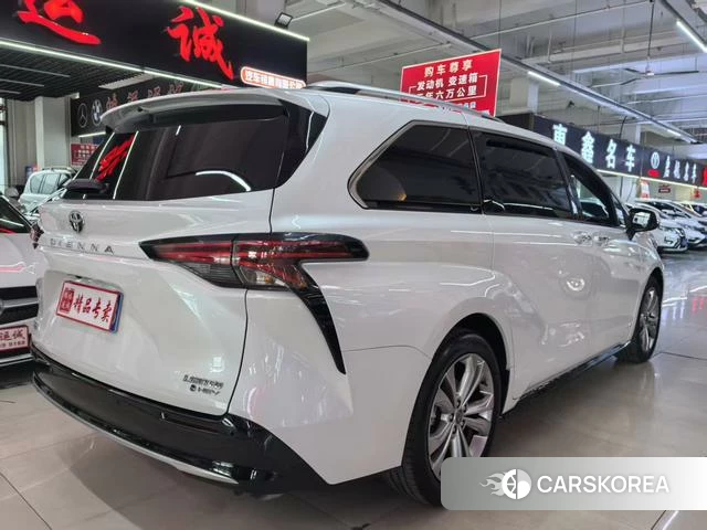 Toyota Sienna 2024 Белый из Китая